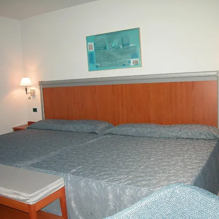 West Florence מלון 4*