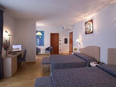 ウェスト フローレンス ホテル