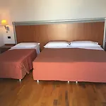 ウェスト フローレンス ホテル