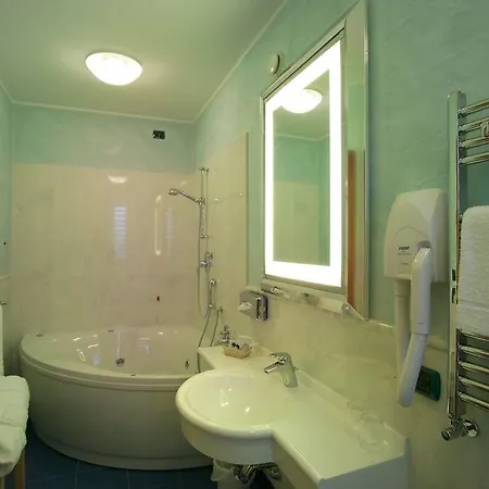 West Florence Hotel 4*