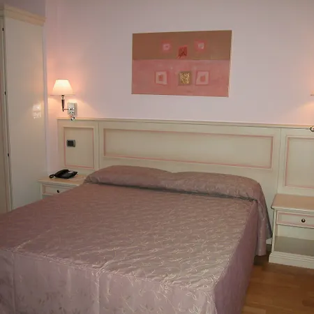 West Florence Hotel 4*