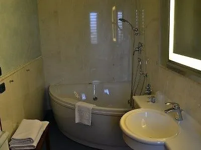 Отель West Florence